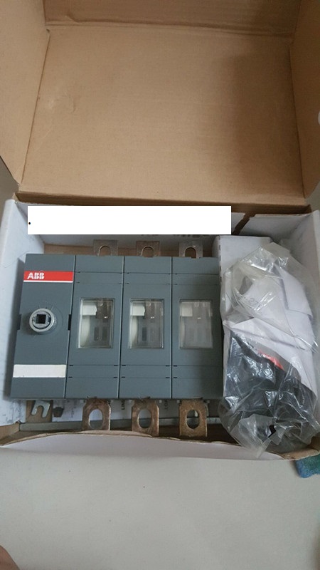 OT250E03P 400V, (250A@AC22A & 250A@AC23A, 3P FRONT OPERATED SWITCH-DISCONNECTOR, WITH BLACK ON-OFF HANDLE AND SHAFT)